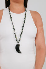 Load image into Gallery viewer, Agate Moss Horn Necklace
