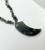 Load image into Gallery viewer, Agate Moss Horn Necklace
